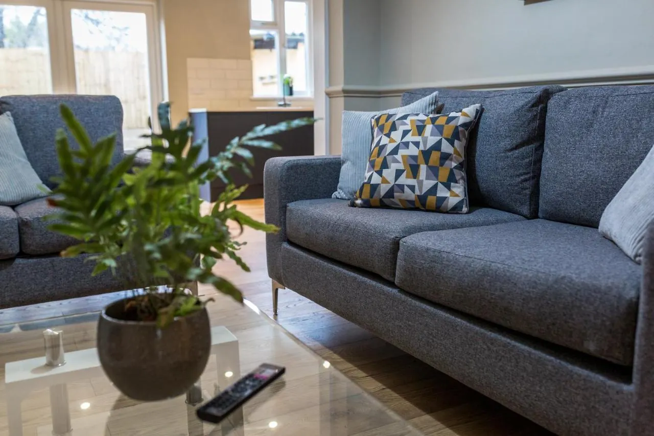 Comfortable 5-Bedroom House In Cheltenham 0*,  United Kingdom