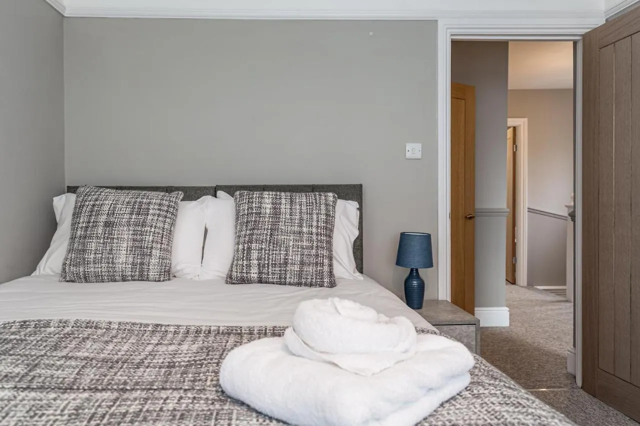 Apartment Comfortable 5-Bedroom House In Cheltenham United Kingdom